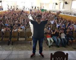 In November 2019, he gave a speech and share his experience as YouTuber at Antônio Martins school, he has also studied from there.